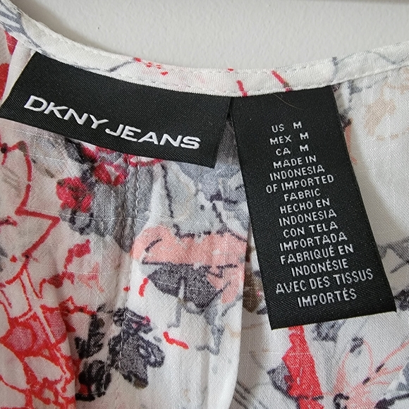Perfect for spring! DKNY Jeans blouse. M. Floral print. - Picture 2 of 3
